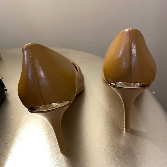 Beige heels like new. Nine West size 10 - Picture 2 of 5